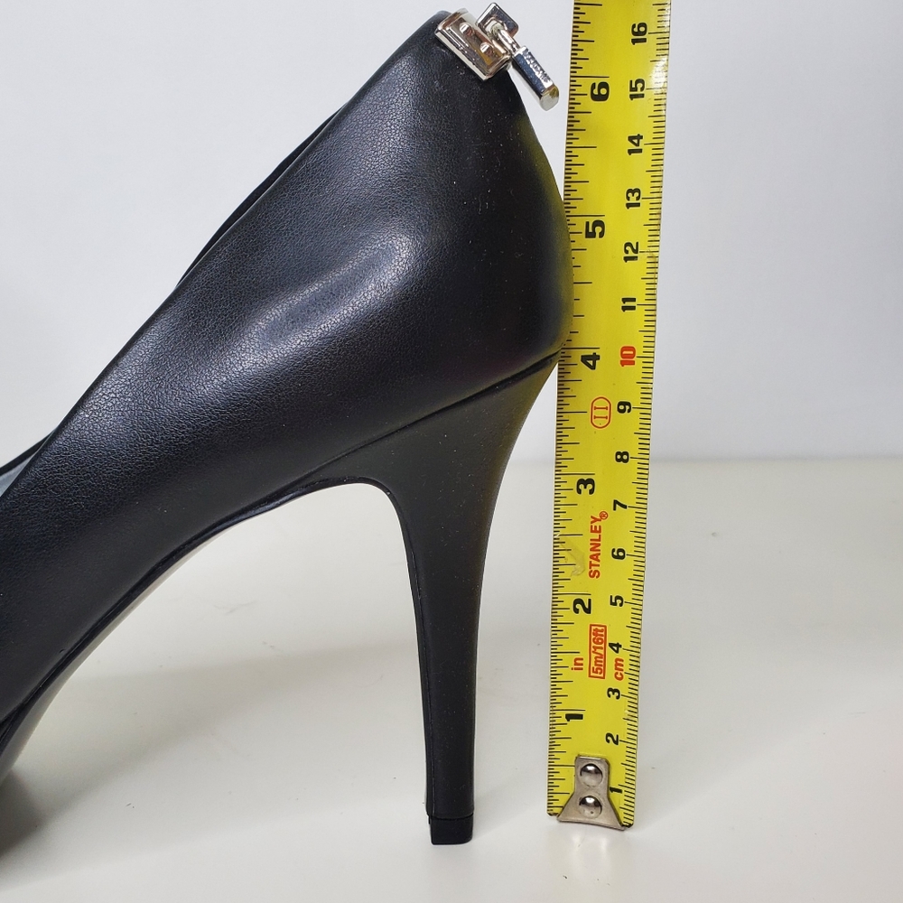 GUESS Black Leather Platform Pump Heels Lock Sz 7 - Picture 10 of 13